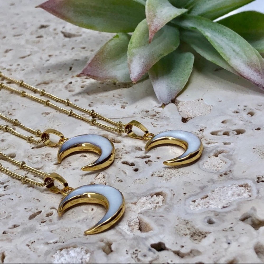 LAST 1 Crescent Moon 14K Gold plate shell necklace - Picture 7 of 7